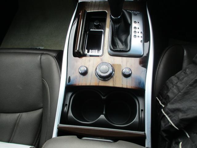 シーマ ハイブリッド　ＶＩＰ　Ｇ　ワンオーナー皮サンルーフナビフルセグＴＶＢモニター後席プライベートシアターシステムオートクルーズレーンキープアシスト冷暖房シート（12枚目）