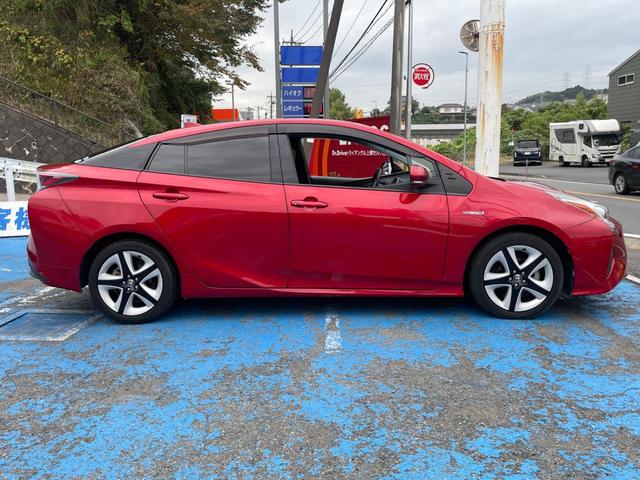 プリウス Ｓツーリングセレクション　禁煙車　メモリナビ　ＴＶ　Ｂｌｕｅｔｏｏｔｈ接続　ＳＤ再生　バックカメラ　ＥＴＣ　Ｗシートヒータ　黒合皮シート　ＬＥＤオートライト　ステアスイッチ　電動コーナーポール　専用ＣＰ付１７インチＡＷ（7枚目）