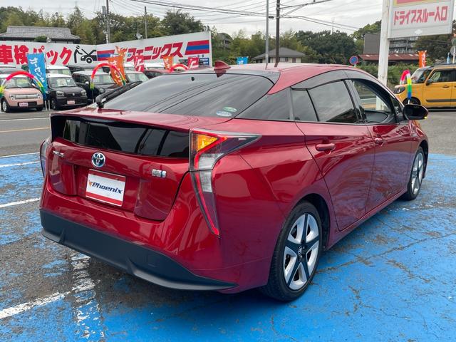 プリウス Ｓツーリングセレクション　禁煙車　メモリナビ　ＴＶ　Ｂｌｕｅｔｏｏｔｈ接続　ＳＤ再生　バックカメラ　ＥＴＣ　Ｗシートヒータ　黒合皮シート　ＬＥＤオートライト　ステアスイッチ　電動コーナーポール　専用ＣＰ付１７インチＡＷ（8枚目）