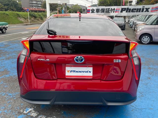 プリウス Ｓツーリングセレクション　禁煙車　メモリナビ　ＴＶ　Ｂｌｕｅｔｏｏｔｈ接続　ＳＤ再生　バックカメラ　ＥＴＣ　Ｗシートヒータ　黒合皮シート　ＬＥＤオートライト　ステアスイッチ　電動コーナーポール　専用ＣＰ付１７インチＡＷ（10枚目）