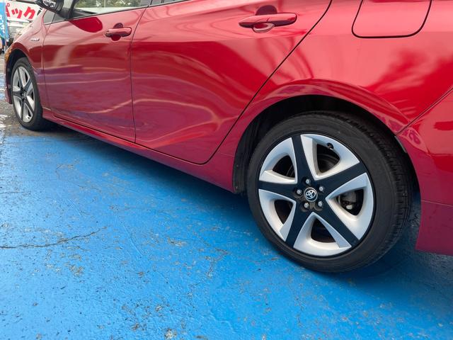プリウス Ｓツーリングセレクション　禁煙車　メモリナビ　ＴＶ　Ｂｌｕｅｔｏｏｔｈ接続　ＳＤ再生　バックカメラ　ＥＴＣ　Ｗシートヒータ　黒合皮シート　ＬＥＤオートライト　ステアスイッチ　電動コーナーポール　専用ＣＰ付１７インチＡＷ（28枚目）