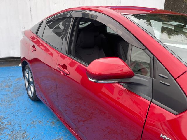プリウス Ｓツーリングセレクション　禁煙車　メモリナビ　ＴＶ　Ｂｌｕｅｔｏｏｔｈ接続　ＳＤ再生　バックカメラ　ＥＴＣ　Ｗシートヒータ　黒合皮シート　ＬＥＤオートライト　ステアスイッチ　電動コーナーポール　専用ＣＰ付１７インチＡＷ（34枚目）