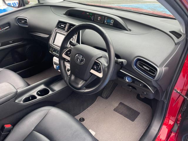 プリウス Ｓツーリングセレクション　禁煙車　メモリナビ　ＴＶ　Ｂｌｕｅｔｏｏｔｈ接続　ＳＤ再生　バックカメラ　ＥＴＣ　Ｗシートヒータ　黒合皮シート　ＬＥＤオートライト　ステアスイッチ　電動コーナーポール　専用ＣＰ付１７インチＡＷ（43枚目）