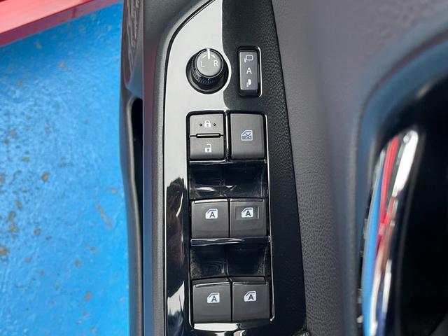 プリウス Ｓツーリングセレクション　禁煙車　メモリナビ　ＴＶ　Ｂｌｕｅｔｏｏｔｈ接続　ＳＤ再生　バックカメラ　ＥＴＣ　Ｗシートヒータ　黒合皮シート　ＬＥＤオートライト　ステアスイッチ　電動コーナーポール　専用ＣＰ付１７インチＡＷ（54枚目）