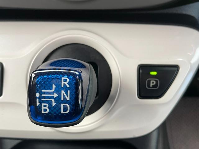 プリウス Ｓツーリングセレクション　禁煙車　メモリナビ　ＴＶ　Ｂｌｕｅｔｏｏｔｈ接続　ＳＤ再生　バックカメラ　ＥＴＣ　Ｗシートヒータ　黒合皮シート　ＬＥＤオートライト　ステアスイッチ　電動コーナーポール　専用ＣＰ付１７インチＡＷ（66枚目）
