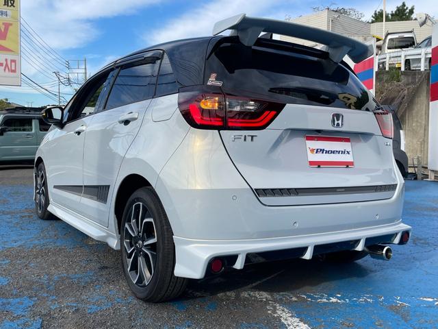 フィット ｅ：ＨＥＶホーム　無限フルエアロ＆ＬＥＤデイライト＆マフラー＆デカールセット　２トーン　コンフォートビューＰＫＧ　純正９インチナビ　バックカメラ　フルセグ　ＤＶＤ　ＢＴ　前後ドラレコ　ＥＴＣ　クリアランスソナー　禁煙車（13枚目）