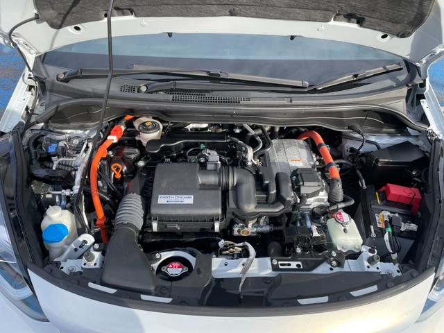 フィット ｅ：ＨＥＶホーム　無限フルエアロ＆ＬＥＤデイライト＆マフラー＆デカールセット　２トーン　コンフォートビューＰＫＧ　純正９インチナビ　バックカメラ　フルセグ　ＤＶＤ　ＢＴ　前後ドラレコ　ＥＴＣ　クリアランスソナー　禁煙車（15枚目）