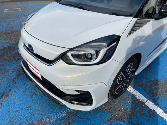 フィット ｅ：ＨＥＶホーム　無限フルエアロ＆ＬＥＤデイライト＆マフラー＆デカールセット　２トーン　コンフォートビューＰＫＧ　純正９インチナビ　バックカメラ　フルセグ　ＤＶＤ　ＢＴ　前後ドラレコ　ＥＴＣ　クリアランスソナー　禁煙車（22枚目）