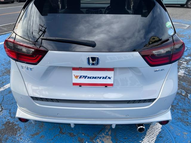 フィット ｅ：ＨＥＶホーム　無限フルエアロ＆ＬＥＤデイライト＆マフラー＆デカールセット　２トーン　コンフォートビューＰＫＧ　純正９インチナビ　バックカメラ　フルセグ　ＤＶＤ　ＢＴ　前後ドラレコ　ＥＴＣ　クリアランスソナー　禁煙車（30枚目）