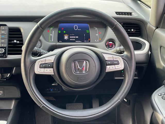 フィット ｅ：ＨＥＶホーム　無限フルエアロ＆ＬＥＤデイライト＆マフラー＆デカールセット　２トーン　コンフォートビューＰＫＧ　純正９インチナビ　バックカメラ　フルセグ　ＤＶＤ　ＢＴ　前後ドラレコ　ＥＴＣ　クリアランスソナー　禁煙車（42枚目）