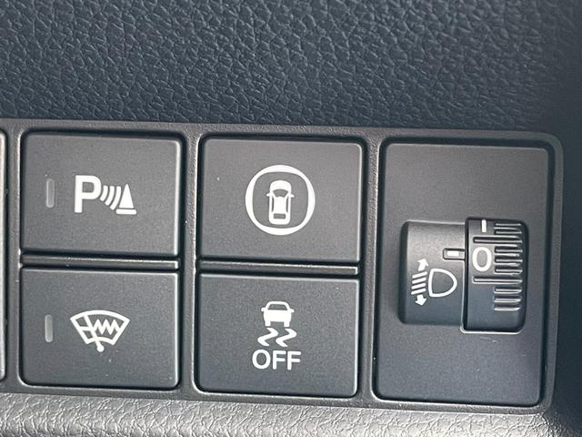 フィット ｅ：ＨＥＶホーム　無限フルエアロ＆ＬＥＤデイライト＆マフラー＆デカールセット　２トーン　コンフォートビューＰＫＧ　純正９インチナビ　バックカメラ　フルセグ　ＤＶＤ　ＢＴ　前後ドラレコ　ＥＴＣ　クリアランスソナー　禁煙車（58枚目）