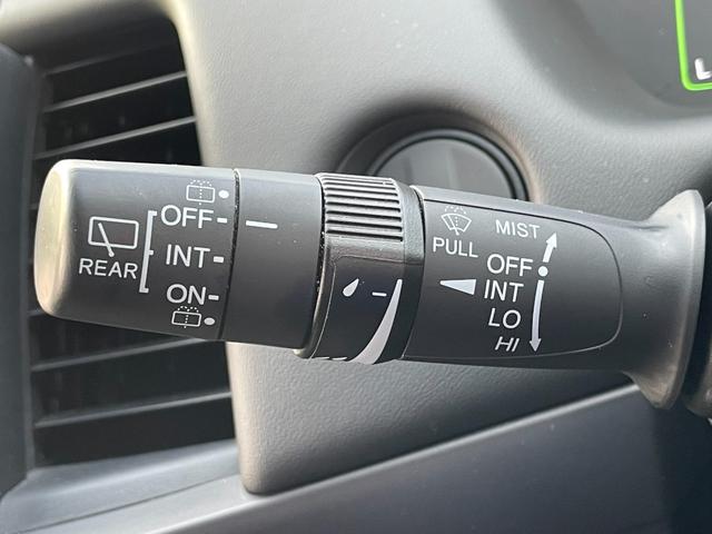 フィット ｅ：ＨＥＶホーム　無限フルエアロ＆ＬＥＤデイライト＆マフラー＆デカールセット　２トーン　コンフォートビューＰＫＧ　純正９インチナビ　バックカメラ　フルセグ　ＤＶＤ　ＢＴ　前後ドラレコ　ＥＴＣ　クリアランスソナー　禁煙車（62枚目）