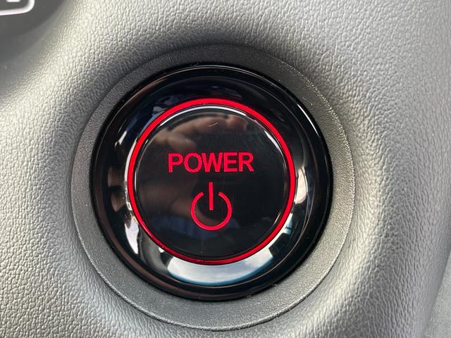 フィット ｅ：ＨＥＶホーム　無限フルエアロ＆ＬＥＤデイライト＆マフラー＆デカールセット　２トーン　コンフォートビューＰＫＧ　純正９インチナビ　バックカメラ　フルセグ　ＤＶＤ　ＢＴ　前後ドラレコ　ＥＴＣ　クリアランスソナー　禁煙車（68枚目）