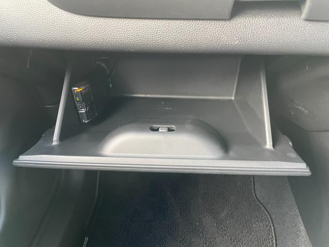 フィット ｅ：ＨＥＶホーム　無限フルエアロ＆ＬＥＤデイライト＆マフラー＆デカールセット　２トーン　コンフォートビューＰＫＧ　純正９インチナビ　バックカメラ　フルセグ　ＤＶＤ　ＢＴ　前後ドラレコ　ＥＴＣ　クリアランスソナー　禁煙車（72枚目）