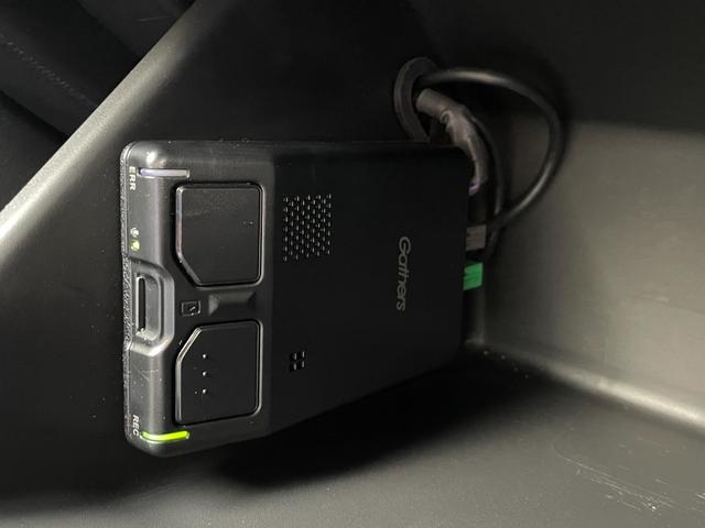 フィット ｅ：ＨＥＶホーム　無限フルエアロ＆ＬＥＤデイライト＆マフラー＆デカールセット　２トーン　コンフォートビューＰＫＧ　純正９インチナビ　バックカメラ　フルセグ　ＤＶＤ　ＢＴ　前後ドラレコ　ＥＴＣ　クリアランスソナー　禁煙車（73枚目）