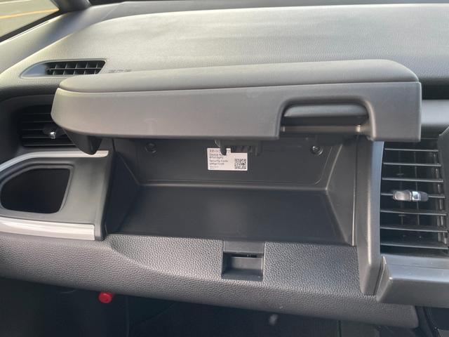 フィット ｅ：ＨＥＶホーム　無限フルエアロ＆ＬＥＤデイライト＆マフラー＆デカールセット　２トーン　コンフォートビューＰＫＧ　純正９インチナビ　バックカメラ　フルセグ　ＤＶＤ　ＢＴ　前後ドラレコ　ＥＴＣ　クリアランスソナー　禁煙車（74枚目）