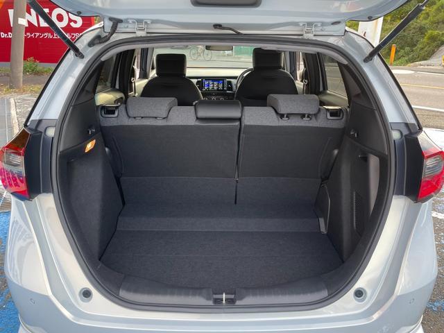 フィット ｅ：ＨＥＶホーム　無限フルエアロ＆ＬＥＤデイライト＆マフラー＆デカールセット　２トーン　コンフォートビューＰＫＧ　純正９インチナビ　バックカメラ　フルセグ　ＤＶＤ　ＢＴ　前後ドラレコ　ＥＴＣ　クリアランスソナー　禁煙車（77枚目）