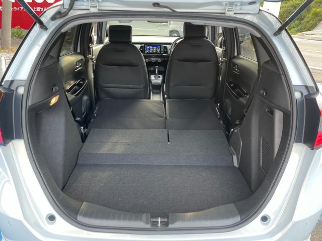 フィット ｅ：ＨＥＶホーム　無限フルエアロ＆ＬＥＤデイライト＆マフラー＆デカールセット　２トーン　コンフォートビューＰＫＧ　純正９インチナビ　バックカメラ　フルセグ　ＤＶＤ　ＢＴ　前後ドラレコ　ＥＴＣ　クリアランスソナー　禁煙車（79枚目）