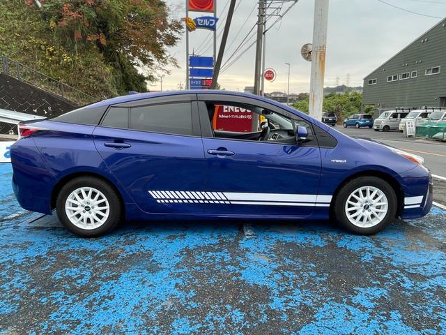 プリウス S 当店買取車 セーフティセンス メモリナビ フルセグ Bluetooth接続 バックカメラ ETC LEDオートライト&フォグ 黒革調シートカバー トノカバー 15インチホワイトAW ディーラー記録簿有(8枚目)