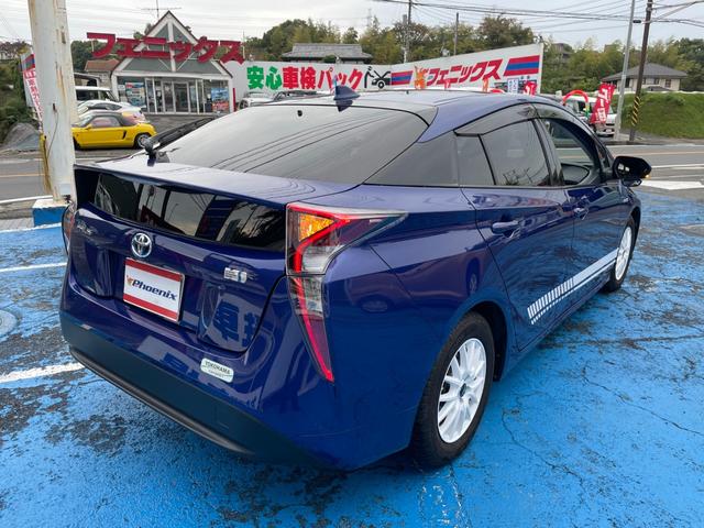 プリウス S 当店買取車 セーフティセンス メモリナビ フルセグ Bluetooth接続 バックカメラ ETC LEDオートライト&フォグ 黒革調シートカバー トノカバー 15インチホワイトAW ディーラー記録簿有(9枚目)