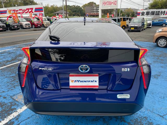 プリウス S 当店買取車 セーフティセンス メモリナビ フルセグ Bluetooth接続 バックカメラ ETC LEDオートライト&フォグ 黒革調シートカバー トノカバー 15インチホワイトAW ディーラー記録簿有(11枚目)