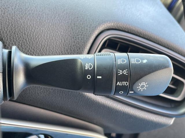 プリウス S 当店買取車 セーフティセンス メモリナビ フルセグ Bluetooth接続 バックカメラ ETC LEDオートライト&フォグ 黒革調シートカバー トノカバー 15インチホワイトAW ディーラー記録簿有(65枚目)