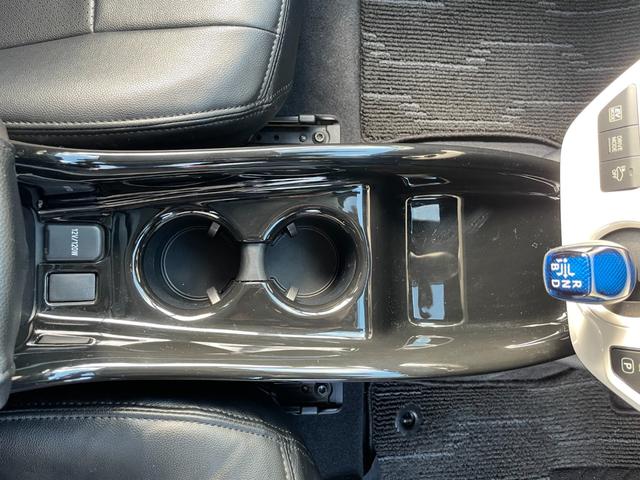 プリウス S 当店買取車 セーフティセンス メモリナビ フルセグ Bluetooth接続 バックカメラ ETC LEDオートライト&フォグ 黒革調シートカバー トノカバー 15インチホワイトAW ディーラー記録簿有(67枚目)