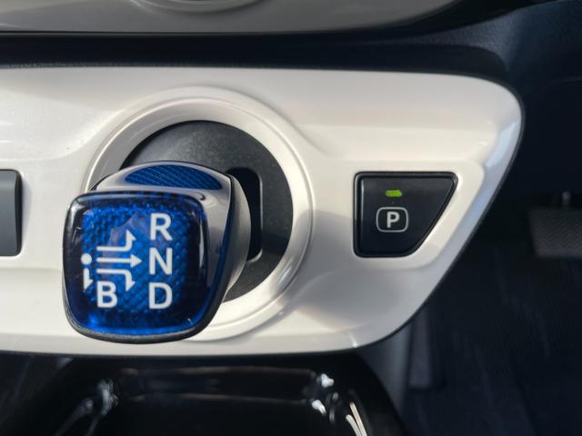 プリウス S 当店買取車 セーフティセンス メモリナビ フルセグ Bluetooth接続 バックカメラ ETC LEDオートライト&フォグ 黒革調シートカバー トノカバー 15インチホワイトAW ディーラー記録簿有(68枚目)