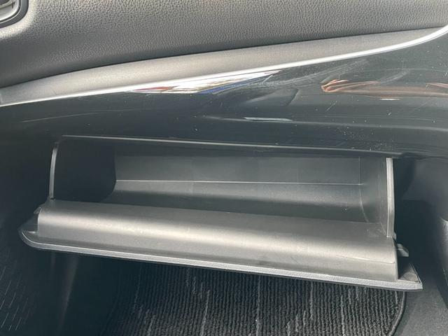 プリウス S 当店買取車 セーフティセンス メモリナビ フルセグ Bluetooth接続 バックカメラ ETC LEDオートライト&フォグ 黒革調シートカバー トノカバー 15インチホワイトAW ディーラー記録簿有(73枚目)