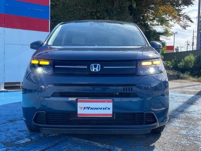 フリード ｅ：ＨＥＶエアー　ホンダセンシング　１１．４型ナビ　フルセグＴＶ　Ｂｌｕｅｔｏｏｔｈ接続　バックカメラ　前後ドラレコ　ＥＴＣ２．０　Ｐソナー　ＬＥＤオートライト　ステアスイッチ　両側電動スライドドア　ＣＭＢＳ　ＬＫＡＳ（3枚目）