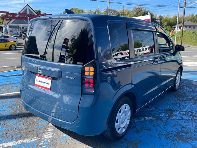 フリード ｅ：ＨＥＶエアー　ホンダセンシング　１１．４型ナビ　フルセグＴＶ　Ｂｌｕｅｔｏｏｔｈ接続　バックカメラ　前後ドラレコ　ＥＴＣ２．０　Ｐソナー　ＬＥＤオートライト　ステアスイッチ　両側電動スライドドア　ＣＭＢＳ　ＬＫＡＳ（8枚目）