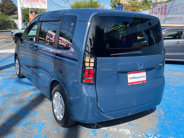 フリード ｅ：ＨＥＶエアー　ホンダセンシング　１１．４型ナビ　フルセグＴＶ　Ｂｌｕｅｔｏｏｔｈ接続　バックカメラ　前後ドラレコ　ＥＴＣ２．０　Ｐソナー　ＬＥＤオートライト　ステアスイッチ　両側電動スライドドア　ＣＭＢＳ　ＬＫＡＳ（12枚目）