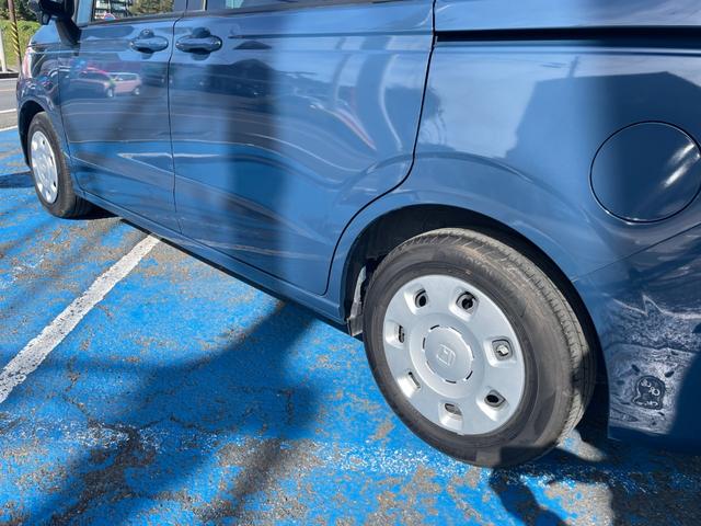 フリード ｅ：ＨＥＶエアー　ホンダセンシング　１１．４型ナビ　フルセグＴＶ　Ｂｌｕｅｔｏｏｔｈ接続　バックカメラ　前後ドラレコ　ＥＴＣ２．０　Ｐソナー　ＬＥＤオートライト　ステアスイッチ　両側電動スライドドア　ＣＭＢＳ　ＬＫＡＳ（28枚目）