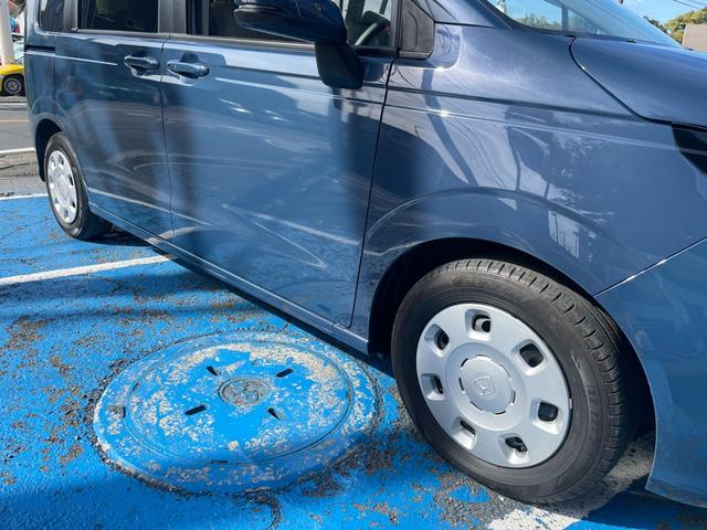 フリード ｅ：ＨＥＶエアー　ホンダセンシング　１１．４型ナビ　フルセグＴＶ　Ｂｌｕｅｔｏｏｔｈ接続　バックカメラ　前後ドラレコ　ＥＴＣ２．０　Ｐソナー　ＬＥＤオートライト　ステアスイッチ　両側電動スライドドア　ＣＭＢＳ　ＬＫＡＳ（35枚目）