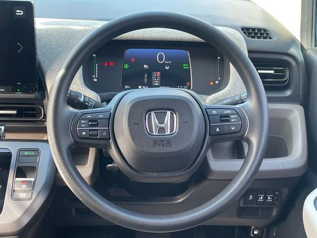 フリード ｅ：ＨＥＶエアー　ホンダセンシング　１１．４型ナビ　フルセグＴＶ　Ｂｌｕｅｔｏｏｔｈ接続　バックカメラ　前後ドラレコ　ＥＴＣ２．０　Ｐソナー　ＬＥＤオートライト　ステアスイッチ　両側電動スライドドア　ＣＭＢＳ　ＬＫＡＳ（40枚目）