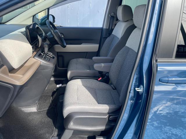 フリード ｅ：ＨＥＶエアー　ホンダセンシング　１１．４型ナビ　フルセグＴＶ　Ｂｌｕｅｔｏｏｔｈ接続　バックカメラ　前後ドラレコ　ＥＴＣ２．０　Ｐソナー　ＬＥＤオートライト　ステアスイッチ　両側電動スライドドア　ＣＭＢＳ　ＬＫＡＳ（46枚目）