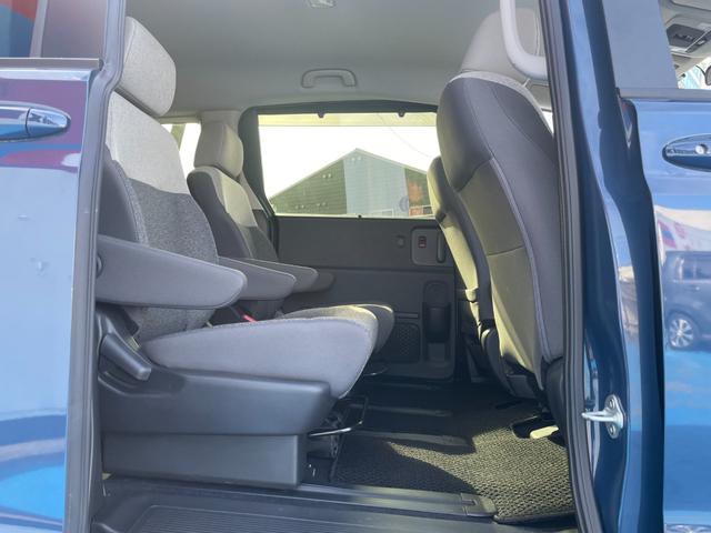 フリード ｅ：ＨＥＶエアー　ホンダセンシング　１１．４型ナビ　フルセグＴＶ　Ｂｌｕｅｔｏｏｔｈ接続　バックカメラ　前後ドラレコ　ＥＴＣ２．０　Ｐソナー　ＬＥＤオートライト　ステアスイッチ　両側電動スライドドア　ＣＭＢＳ　ＬＫＡＳ（49枚目）