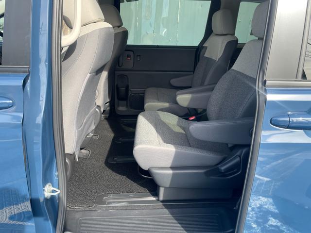 フリード ｅ：ＨＥＶエアー　ホンダセンシング　１１．４型ナビ　フルセグＴＶ　Ｂｌｕｅｔｏｏｔｈ接続　バックカメラ　前後ドラレコ　ＥＴＣ２．０　Ｐソナー　ＬＥＤオートライト　ステアスイッチ　両側電動スライドドア　ＣＭＢＳ　ＬＫＡＳ（51枚目）