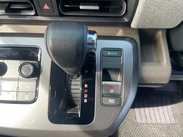 フリード ｅ：ＨＥＶエアー　ホンダセンシング　１１．４型ナビ　フルセグＴＶ　Ｂｌｕｅｔｏｏｔｈ接続　バックカメラ　前後ドラレコ　ＥＴＣ２．０　Ｐソナー　ＬＥＤオートライト　ステアスイッチ　両側電動スライドドア　ＣＭＢＳ　ＬＫＡＳ（64枚目）