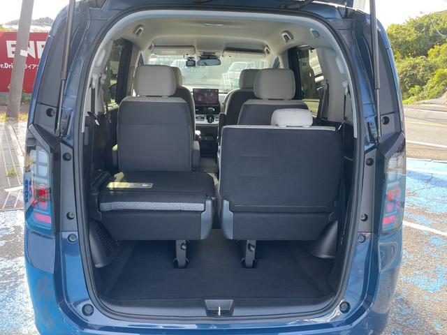 フリード ｅ：ＨＥＶエアー　ホンダセンシング　１１．４型ナビ　フルセグＴＶ　Ｂｌｕｅｔｏｏｔｈ接続　バックカメラ　前後ドラレコ　ＥＴＣ２．０　Ｐソナー　ＬＥＤオートライト　ステアスイッチ　両側電動スライドドア　ＣＭＢＳ　ＬＫＡＳ（78枚目）