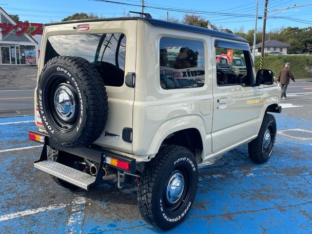 ジムニー ＸＣ　モンスターファーム２インチＵＰ足＆トレーティングアーム　オートルビーズ前後バンパー＆グリル＆リアステップ　ＤＥＥＮクロスカントリー＆オープンカントリーＲ／Ｔ５本付　５次元マフラー　純正８型ナビＢカメラ（9枚目）