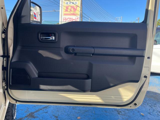 ジムニー ＸＣ　モンスターファーム２インチＵＰ足＆トレーティングアーム　オートルビーズ前後バンパー＆グリル＆リアステップ　ＤＥＥＮクロスカントリー＆オープンカントリーＲ／Ｔ５本付　５次元マフラー　純正８型ナビＢカメラ（54枚目）