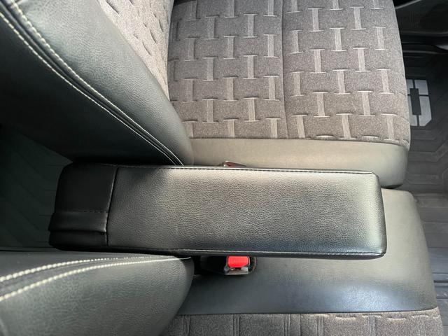 ４ＷＤ　９インチＳＤナビ　フルセグ　Ｂｌｕｅｔｏｏｔｈ接続　ＨＤＭＩ　アラウンドビューカメラ　ルーフキャリア　ＯＰデカール　デジタルミラー　ハンズフリーＷパワスラ　Ｐソナー　シート・ステアヒーター