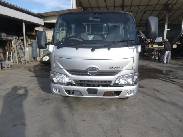 デュトロ 　２トン平ボディ　パワーゲート　ジャストロー　新明和８００キロ型垂直ゲート　荷台床鉄板張りプリクラッシュセーフティ　レーンキープ　スマートキー　左側電格ミラー　社外ナビ　フルセグＴＶ　ＥＴＣ２．０（2枚目）