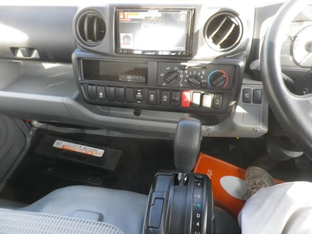 デュトロ 　２トン平ボディ　パワーゲート　ジャストロー　新明和８００キロ型垂直ゲート　荷台床鉄板張りプリクラッシュセーフティ　レーンキープ　スマートキー　左側電格ミラー　社外ナビ　フルセグＴＶ　ＥＴＣ２．０（15枚目）