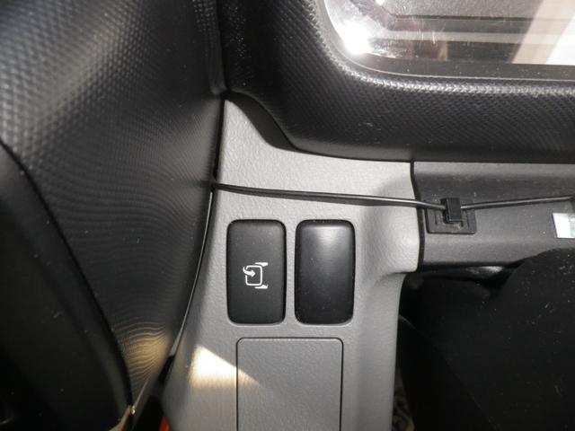 デュトロ 　２トン平ボディ　パワーゲート　ジャストロー　新明和８００キロ型垂直ゲート　荷台床鉄板張りプリクラッシュセーフティ　レーンキープ　スマートキー　左側電格ミラー　社外ナビ　フルセグＴＶ　ＥＴＣ２．０（17枚目）