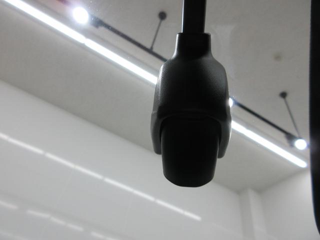 ヴェゼル ｅ：ＨＥＶＺ　純正９インチコネクトナビ　タイヤ新品交換　前後ドライブレコーダー　電動テールゲート　フロント左右シートヒーター　ブラインドスポットインフォメーション　ＬＥＤヘッドライト　ＵＳＢ　ＥＴＣ２．０　禁煙車（4枚目）