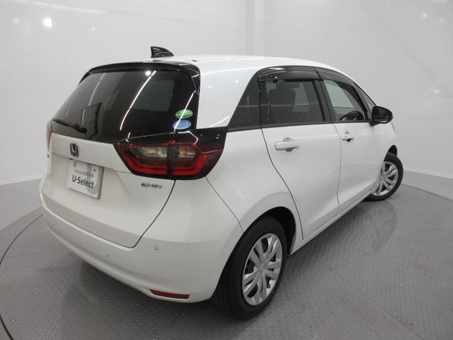 フィット ｅ：ＨＥＶベーシック　純正ギャザズ９インチコネクトナビ　純正前後ドライブレコーダー　サイドエアバッグ　ＬＥＤヘッドライト　リヤカメラ　パーキングセンサー　ブルートゥース　禁煙車（2枚目）