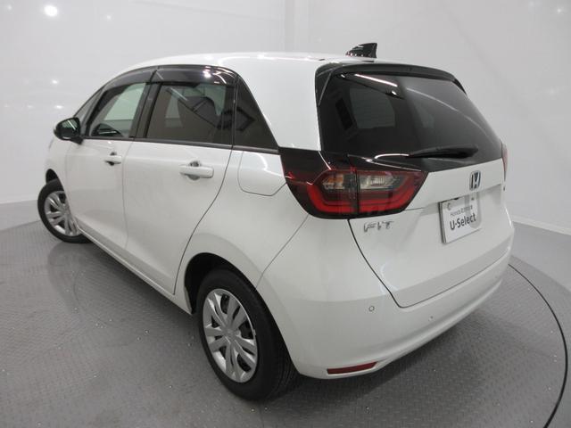 フィット ｅ：ＨＥＶベーシック　純正ギャザズ９インチコネクトナビ　純正前後ドライブレコーダー　サイドエアバッグ　ＬＥＤヘッドライト　リヤカメラ　パーキングセンサー　ブルートゥース　禁煙車（8枚目）