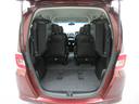 リヤシートを畳むと荷室がさらに広くなります。